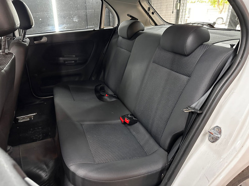 Volkswagen Gol 1.6 TREND 5P L12 2015