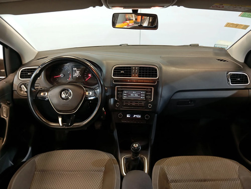 Volkswagen Polo 1.6 Comfortline L/16 2015