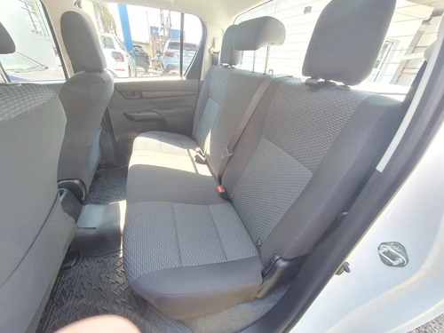 Toyota Hilux Dx 4x2 MT 2026