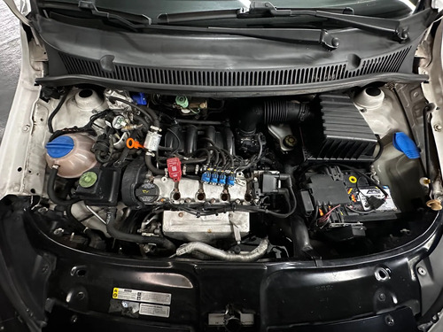 Volkswagen Fox 1.6 HIGHLINE 3P L10 2014