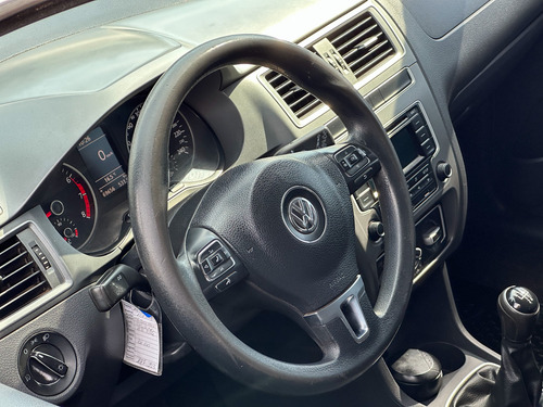 Volkswagen Suran 1.6 Comfortline 101cv 2015