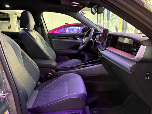 Volkswagen Tiguan VOLKSWAGEN TIGUAN R-LINE 250TSI DSG FC 2025