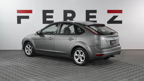 Ford Focus 2 2.0 Ghia Mt 2010