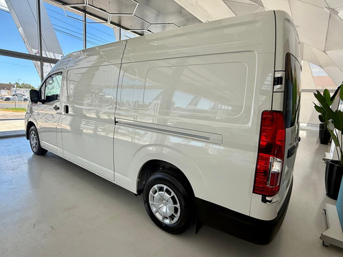 Toyota Hiace 2.8 Tdi Furgón 6at L2h2 3a 5p 2025
