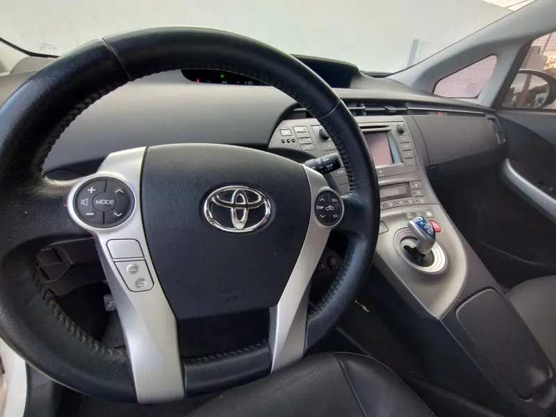 Toyota Prius 1.8 CVT L/12 2013