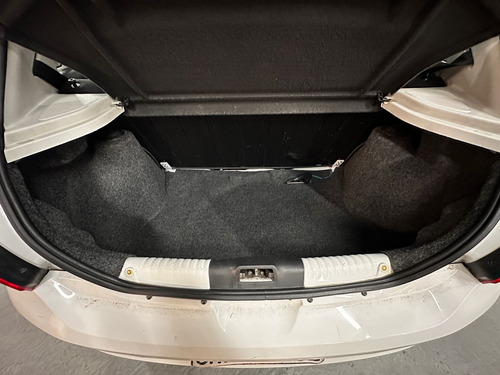 Volkswagen Gol 1.6 TREND 5P L12 2015