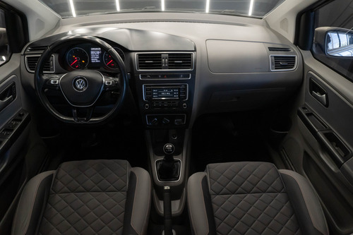 Volkswagen Suran 1.6 Highline 101cv 2015