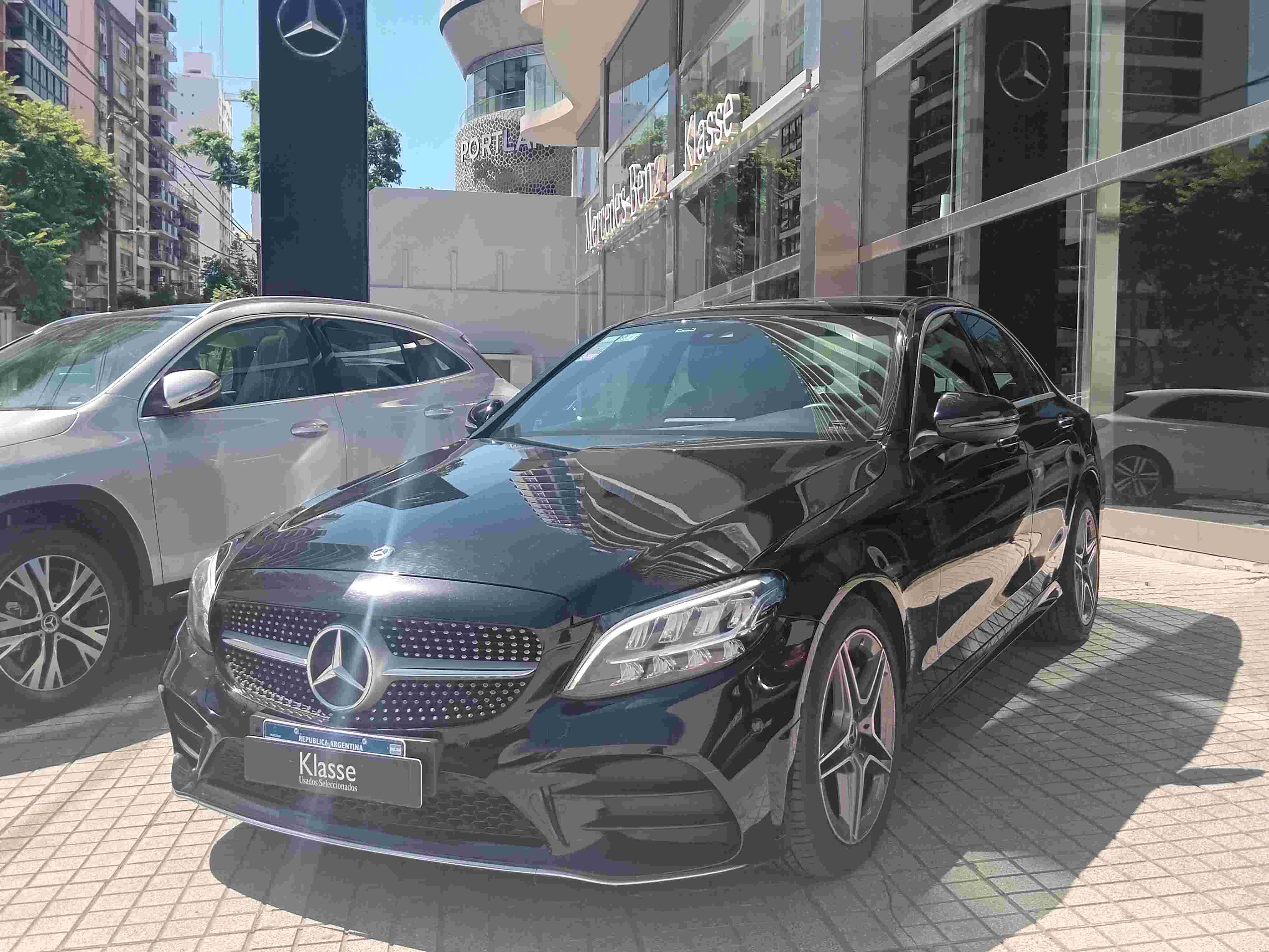 Mercedes-Benz C300 2.0 Sedan AMG line 2019