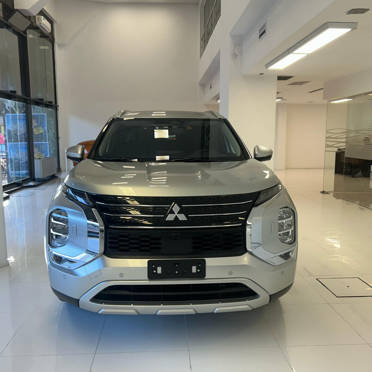 Mitsubishi OUTLANDER 4WD FULL 2025