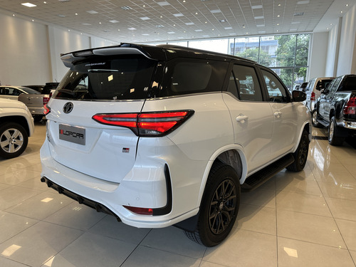 Toyota SW4 2.8 Tdi Gr-s 4x4 7as 6at 2025