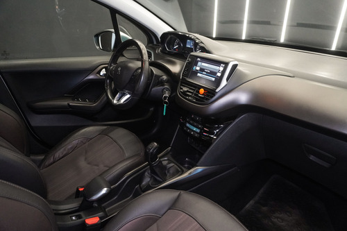 Peugeot 2008 1.6 Feline 2017