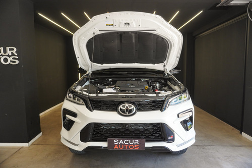 Toyota Hilux SW4 2.8 Tdi Gr-s 4x4 7as 6at 2025