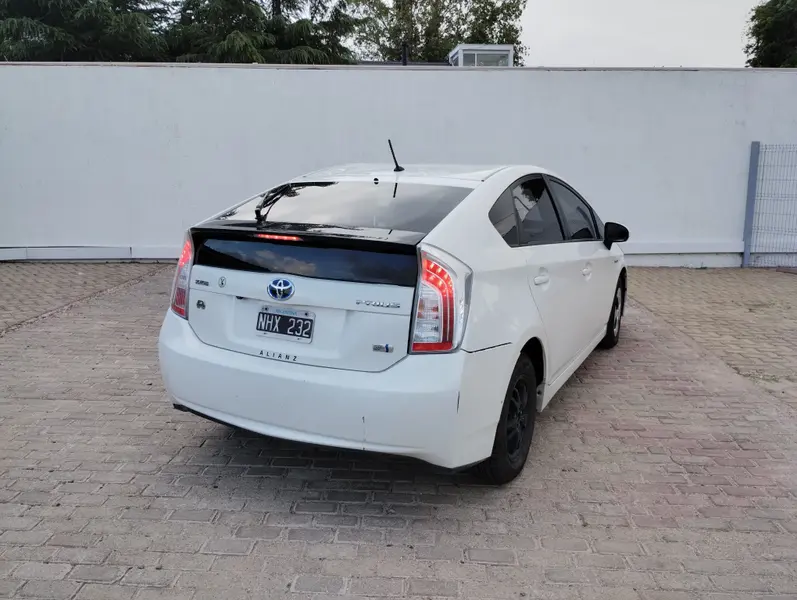 Toyota Prius 1.8 CVT L/12 2013