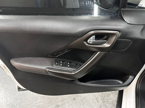 Peugeot 2008 1.6 FELINE L16 2018