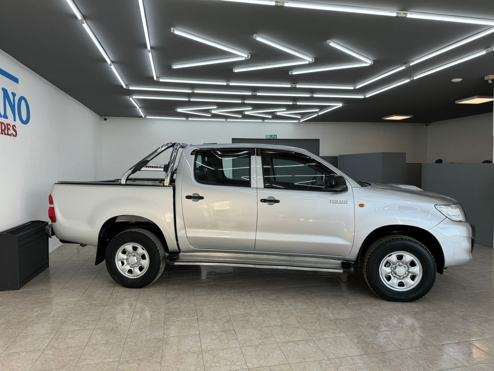 Toyota Hilux DX 2,5 4X4 MT 2012