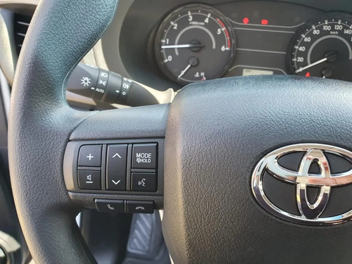 Toyota Hilux Dx 4x2 MT 2026