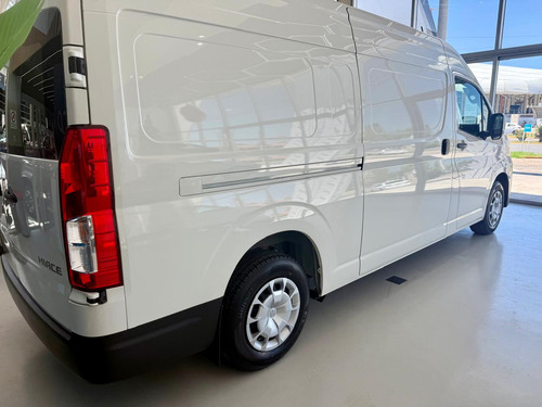 Toyota Hiace 2.8 Tdi Furgón 6at L2h2 3a 5p 2025