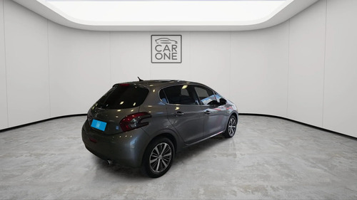 Peugeot 208 1.6 FELINE L16 2017