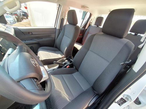 Toyota Hilux 2.8 Cd Srv 177cv 4x2 At 2025