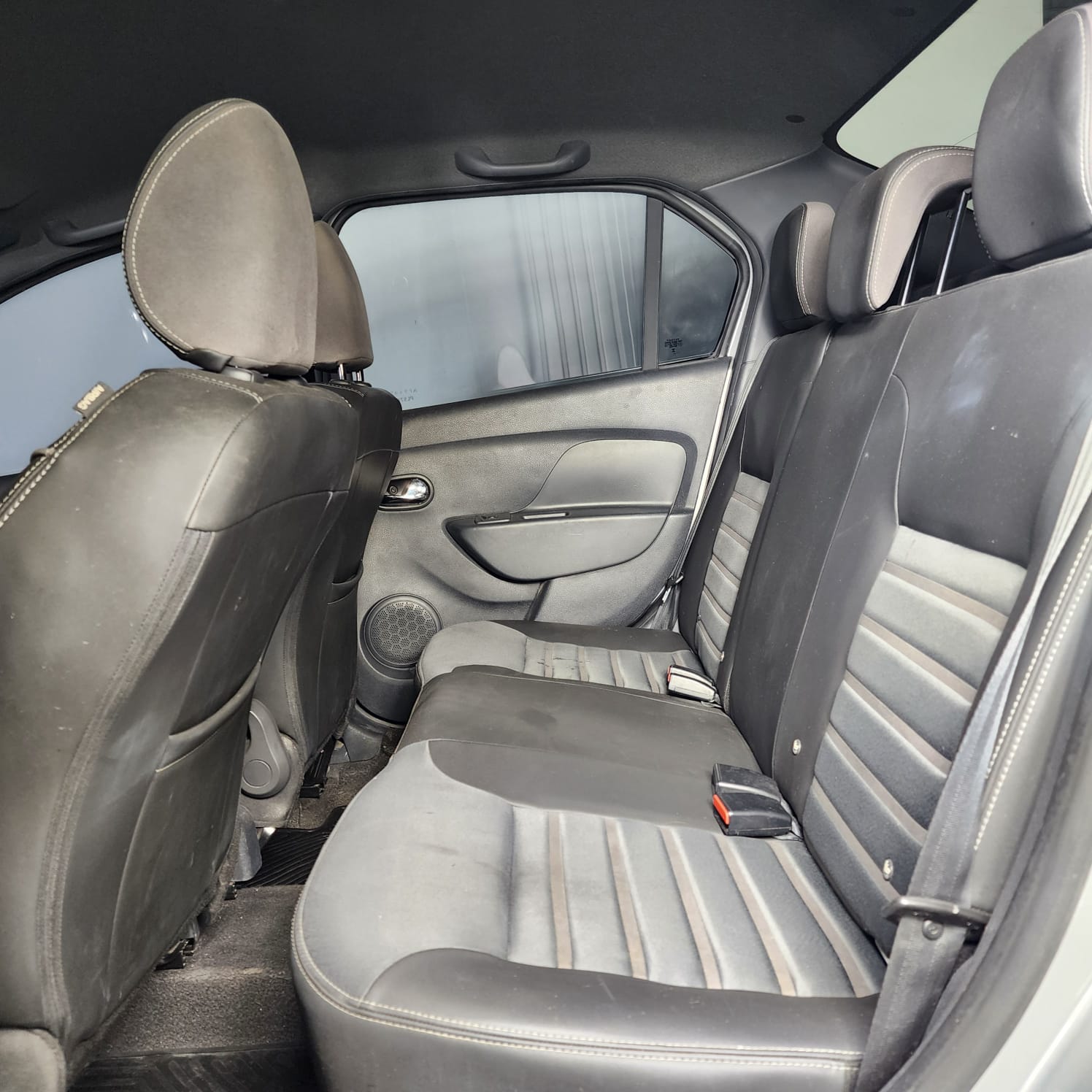 Renault LOGAN PH2 INTENS 1.6 4P 2023