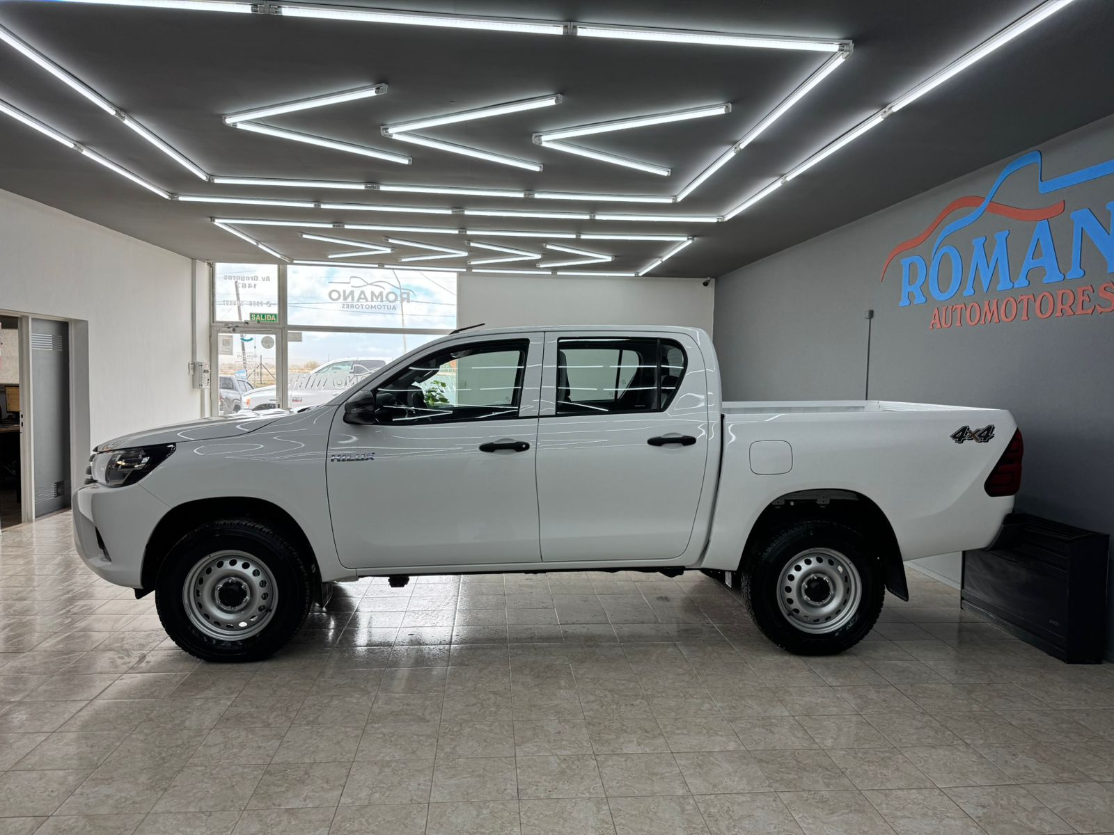 Toyota Hilux DX 4X4 MT 2,4 2024