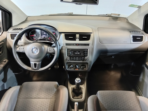 Volkswagen Suran 1.6 Highline L/15 2015