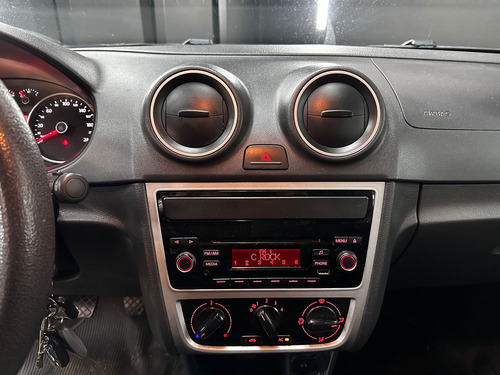 Volkswagen Gol 1.6 TREND 5P L12 2015