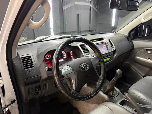 Toyota Hilux 3.0 TDI 4X2 DC SRV CUERO L12 2012