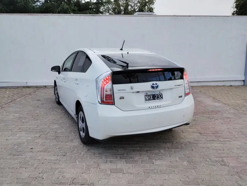 Toyota Prius 1.8 CVT L/12 2013