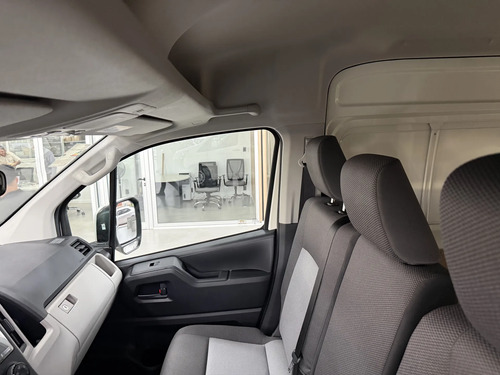 Toyota Hiace 2.8 Tdi Furgón 6At L2H2 3A 5P Nac. 2026