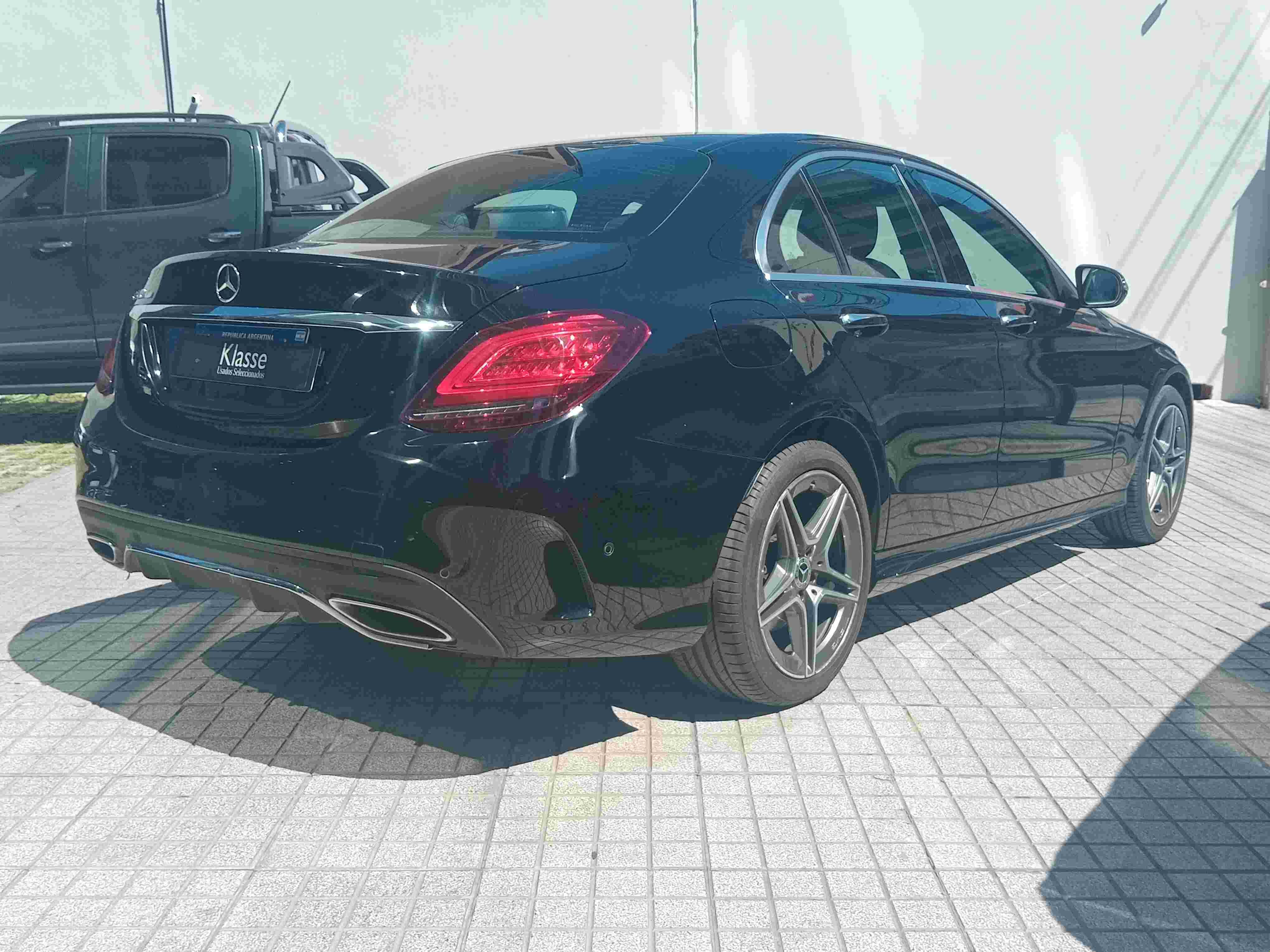 Mercedes-Benz C300 2.0 Sedan AMG line 2019