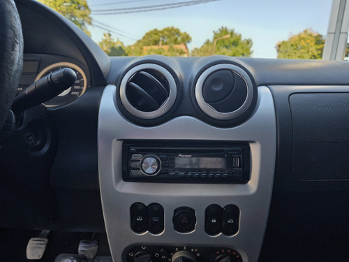 Renault Sandero 1.6 Confort 2011