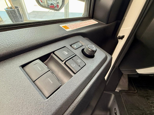 Toyota Hiace 2.8 Tdi Furgón 6at L2h2 3a 5p 2025