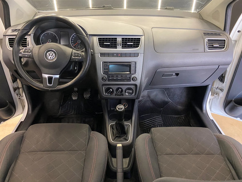 Volkswagen Suran 1.6 Comfortline 101cv 2014
