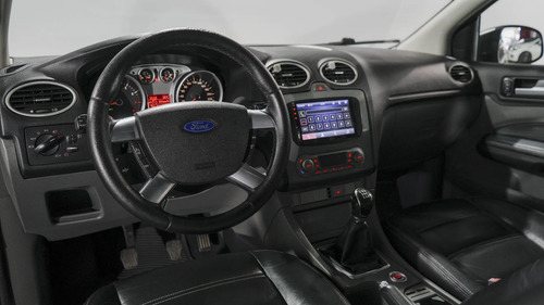 Ford Focus 2 2.0 Ghia Mt 2010