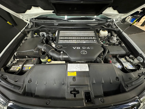 Toyota Land Cruiser 4.5 D4-D 200 VX AT 2013