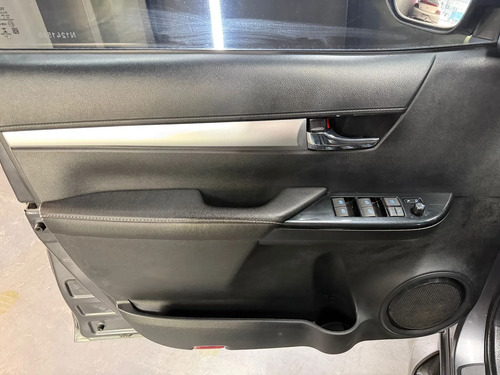 Toyota Hilux 2.8 TDI 4X2 DC SRX AT6 L21 2022