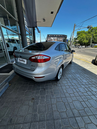 Ford Fiesta Kinetic 1.6 Sedan Titanium Powershift 120cv 2018
