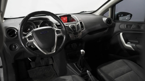 Ford Fiesta 1.6 KINETIC DESIGN TITANIUM 2012