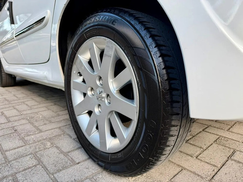 Peugeot 207 COMPACT 1.6 5 P XT PRE.GRIFE 2012