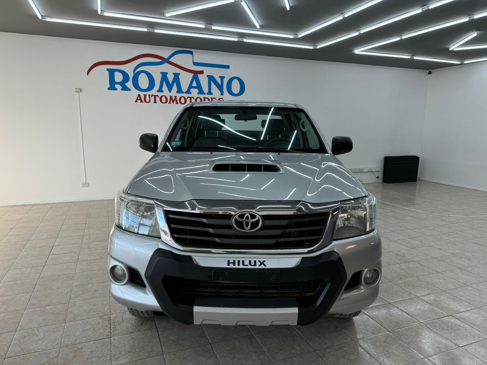 Toyota Hilux DX 2,5 4X4 MT 2012