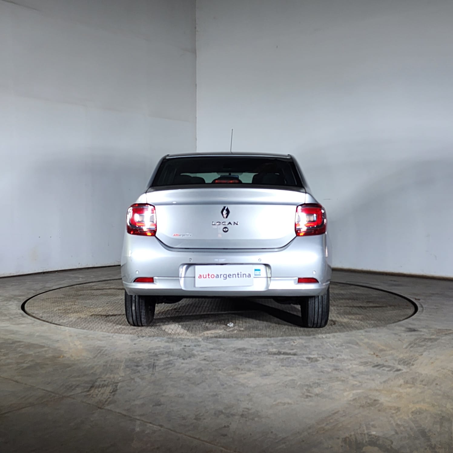 Renault LOGAN PH2 INTENS 1.6 4P 2023