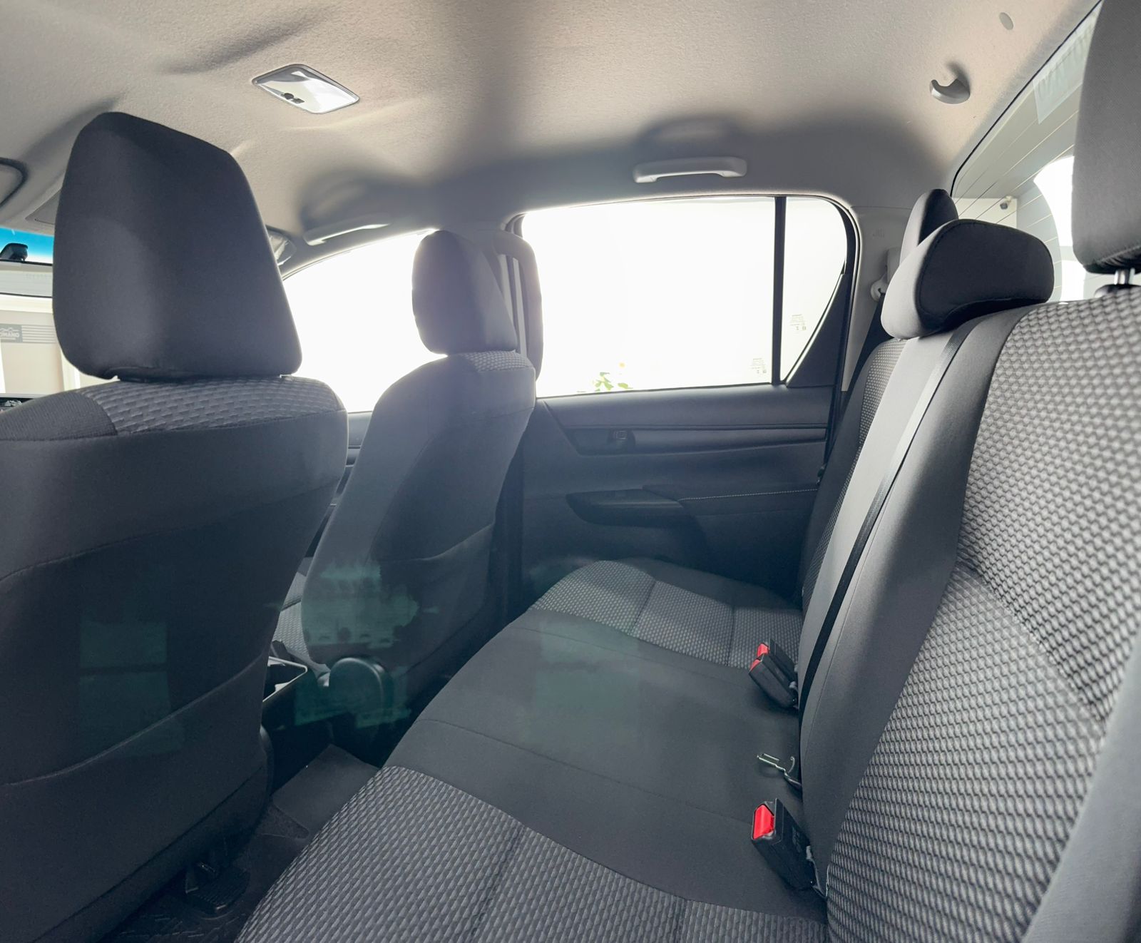 Toyota Hilux DX 4X4 MT 2,4 2024