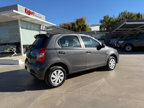 Toyota Etios 1.5 X 5p 2022