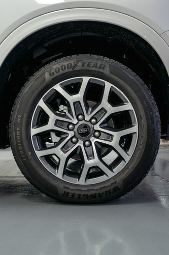 Ford Everest 2.3 Gtdi Titanium 4X4 At 2025