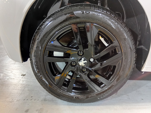 Peugeot 208 L/23 1.6 Style Tiptronic 2023