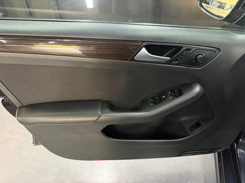 Volkswagen Vento 2.5 170HP ADVANCE PLUS TIPTRONIC L15 2016