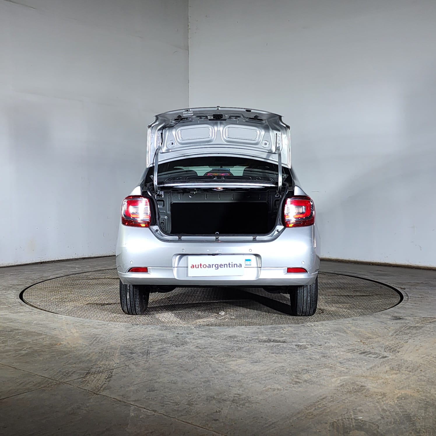 Renault LOGAN PH2 INTENS 1.6 4P 2023