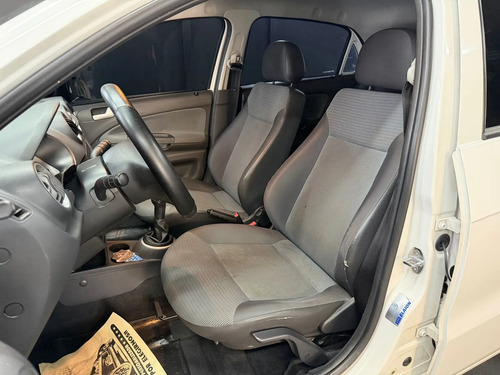 Volkswagen Gol 1.6 TREND 5P L12 2012