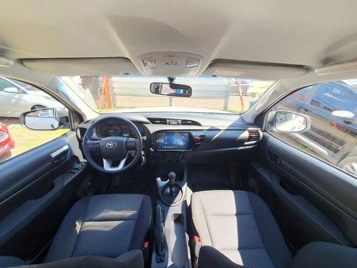 Toyota Hilux Dx 4x2 MT 2026